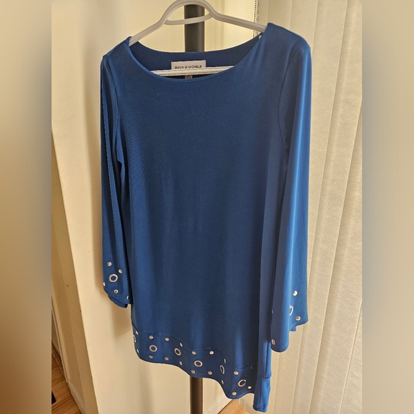 EUC gorgeous Emma & Michele shift dress with bell sleevss - Picture 1 of 6